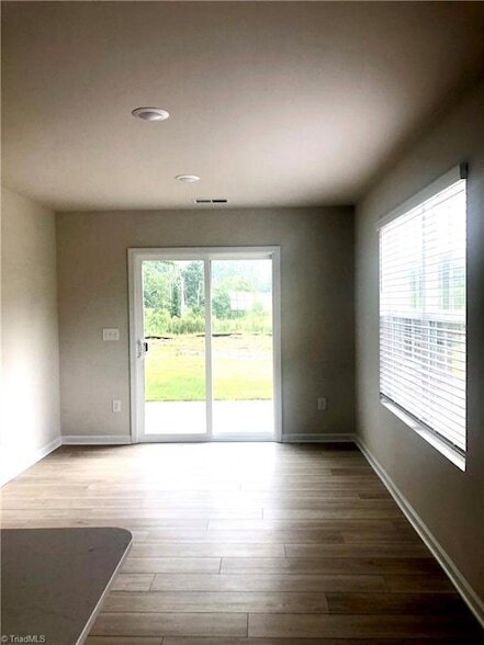 Building Photo - 1747 Mallard Dr