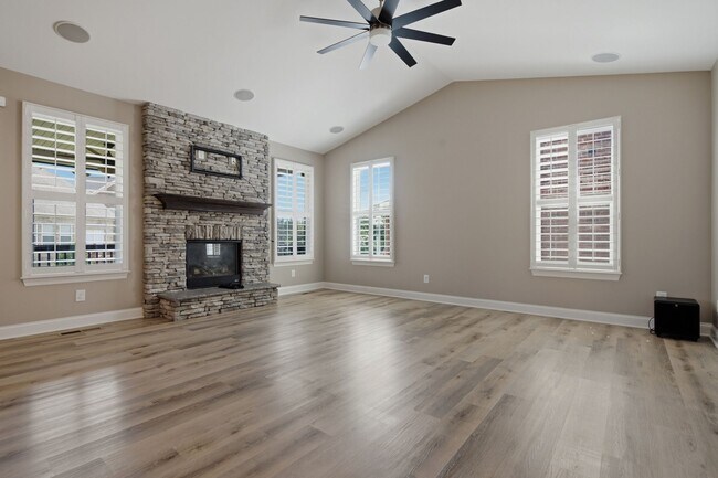 Building Photo - 5036 Winslow Dr