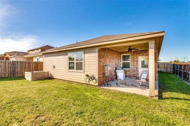 Building Photo - This charming 3-bedroom 2-bathroom home bo...