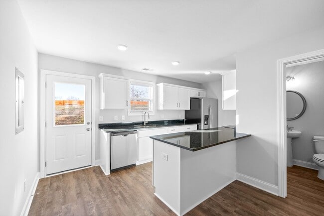 Building Photo - 919 Martin St