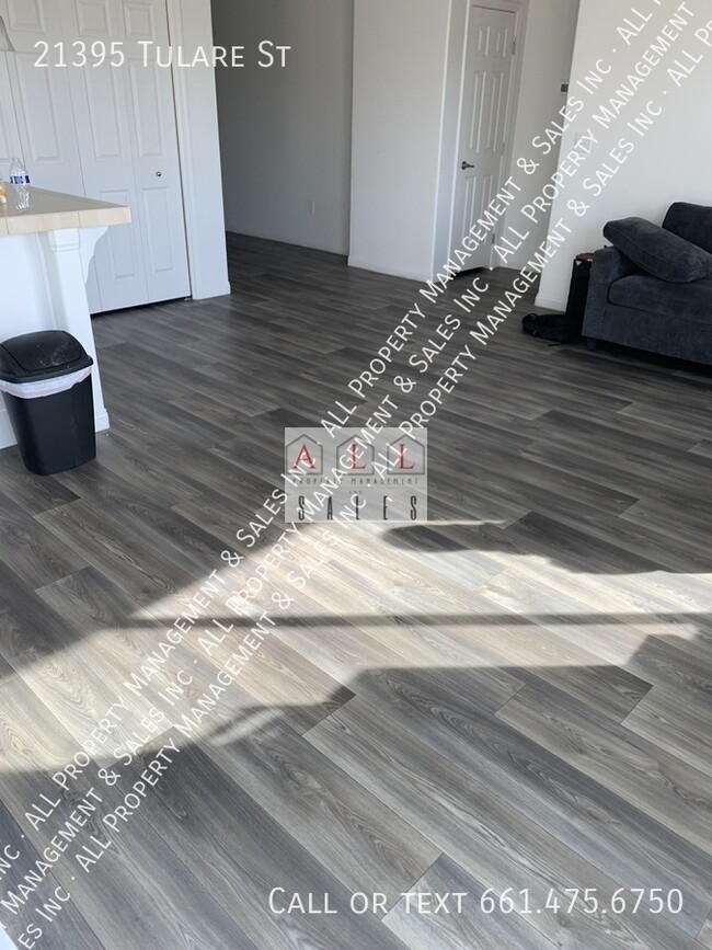 Building Photo - 21395 Tulare St