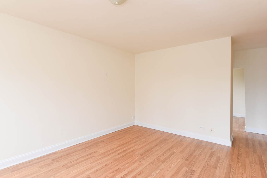 Building Photo - 2600 N Kimball Ave