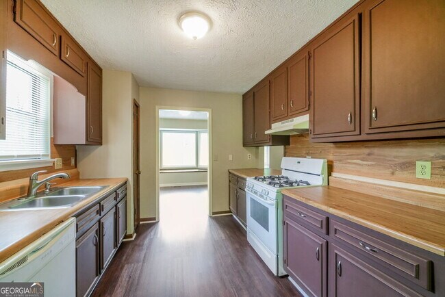 Building Photo - 4690 Balley Shannon Dr