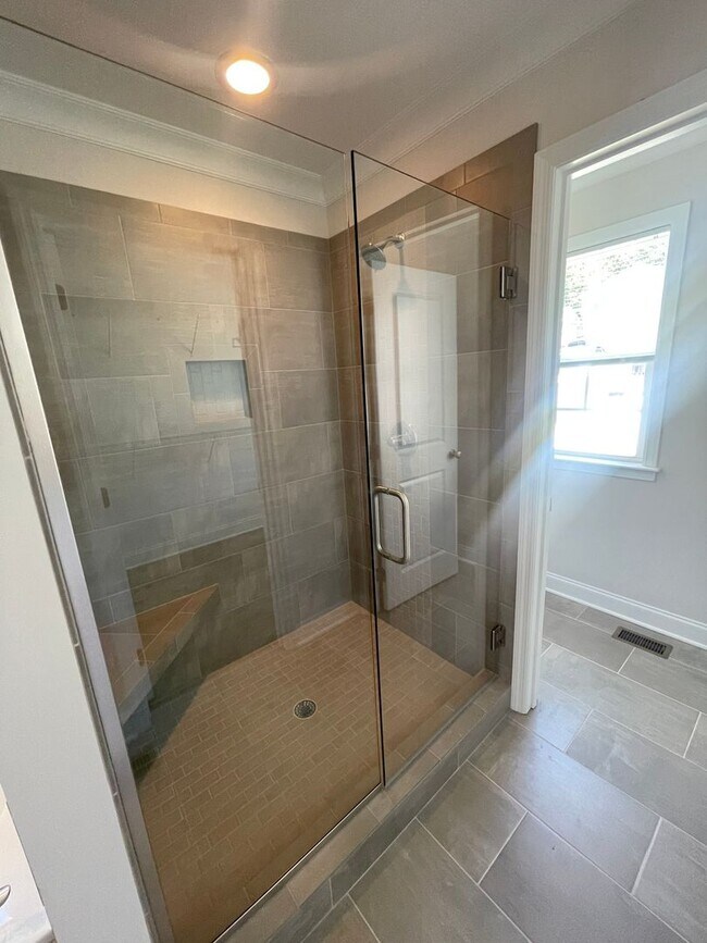 Building Photo - Rental in Ooltewah - 3 Bedrooms + Finished Basement