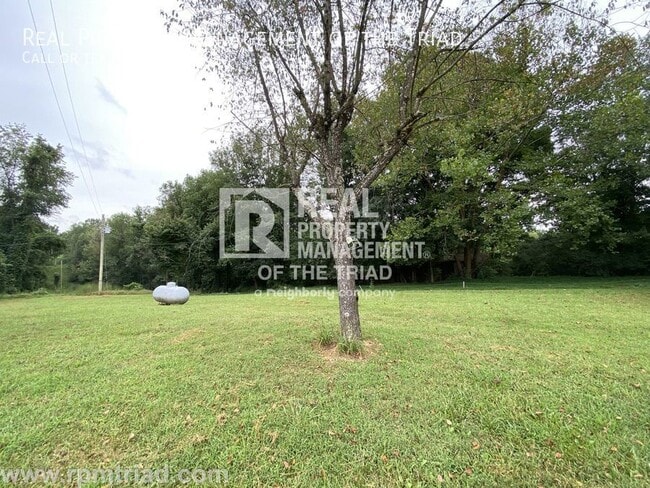 Building Photo - 2BR/1BA in Hamptonville on about 2 acres
