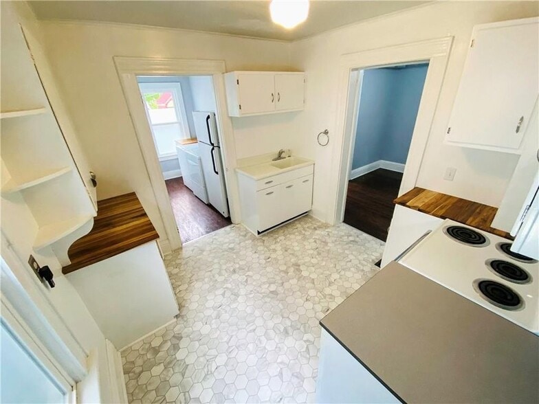 Building Photo - 222 Sanford St