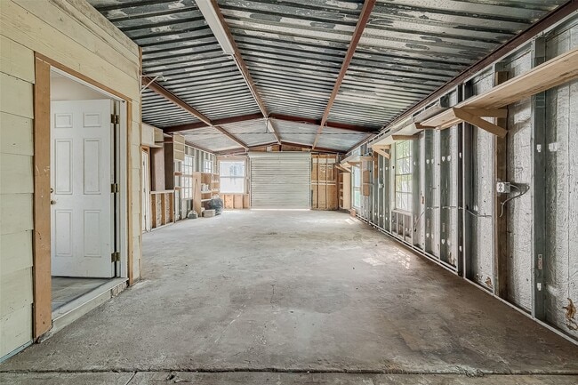 Building Photo - 5831 Annunciation St