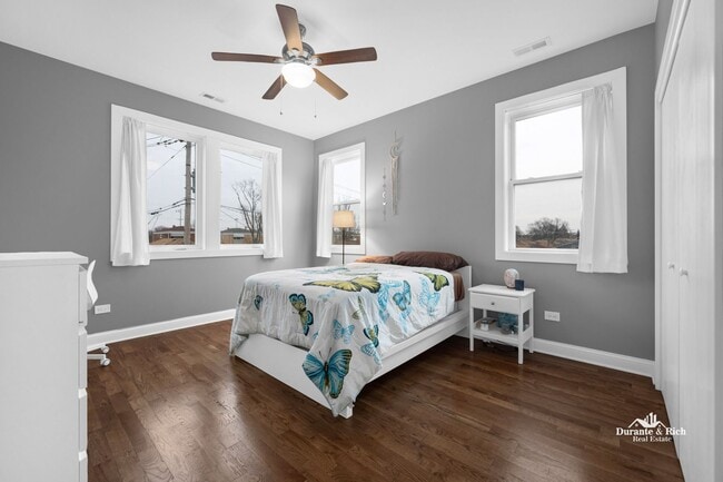 Building Photo - Stunning 4 Bedroom, 3.5 Bath Executive Rental