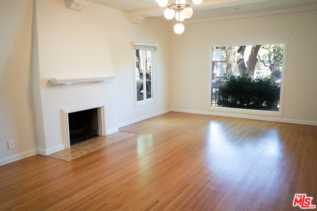 Building Photo - 1210 S La Jolla Ave