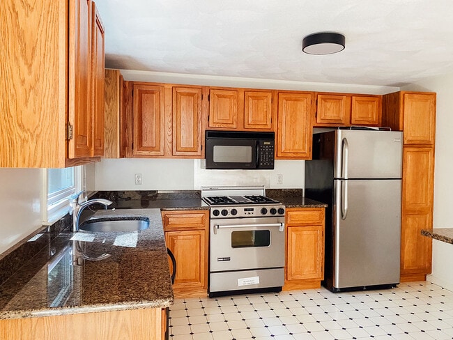kitchen - 7 Oak Ridge Dr