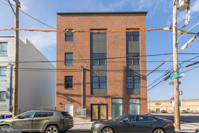 Building Photo - 1100 S 27th St
