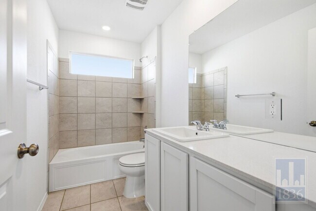 Building Photo - 106 Arbordale St