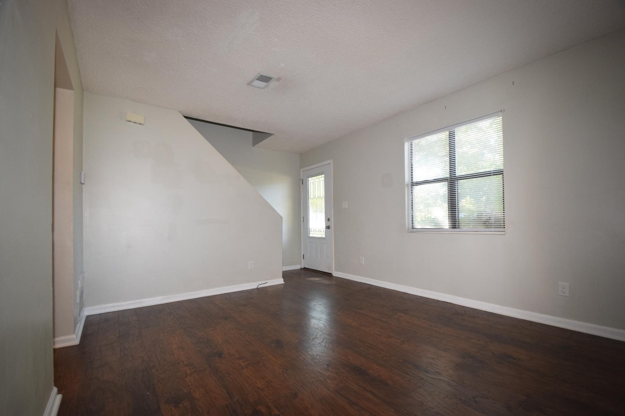 living room - 308 Atlanta Ave SE