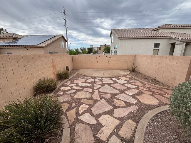 Building Photo - Modern 3Bed/3Bath Two Story Home located i...