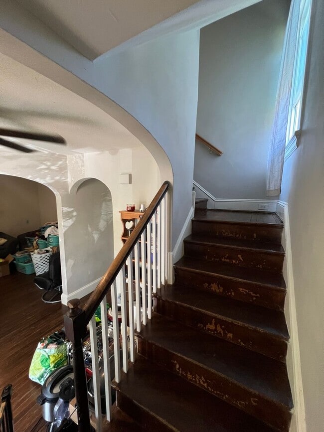 Building Photo - Spacious 4-Bedroom Home