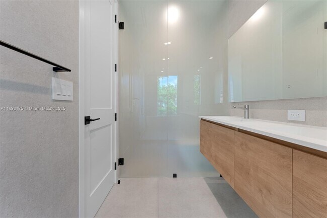 Building Photo - 3270 Gifford Ln