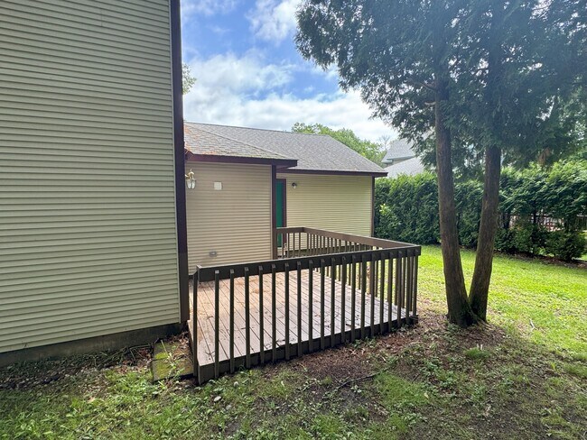 Building Photo - 7 Arrowwood Cir