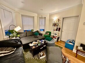 Building Photo - 73 Thatcher St