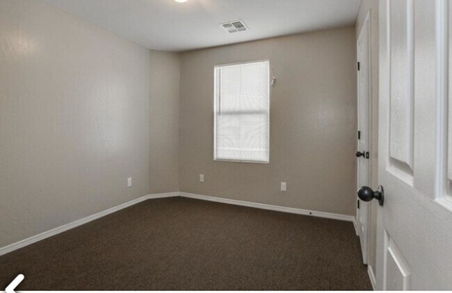 Building Photo - Center Way Apartments Townhomes