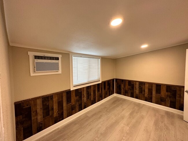 Building Photo - Updated Corner Lot Home – 2bd/2ba