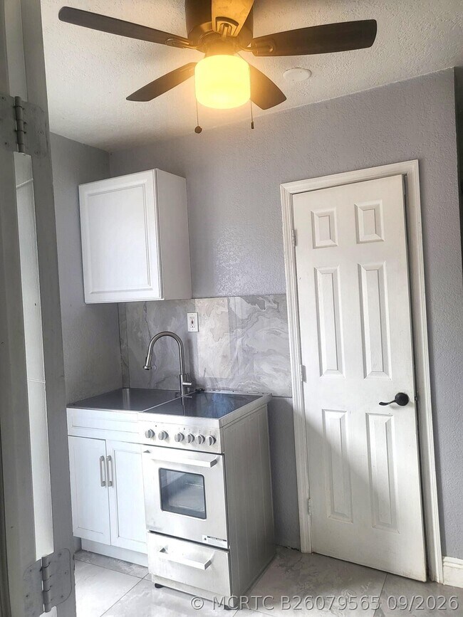 Building Photo - 6765 Rose Dr