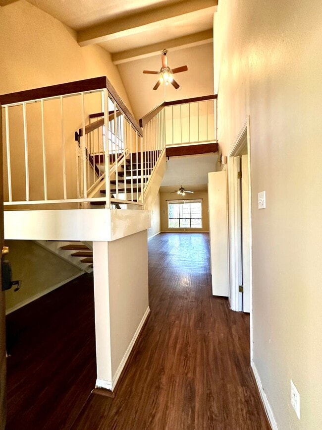 Building Photo - 2BR 2BA Townhome w/ Loft LSU AREA