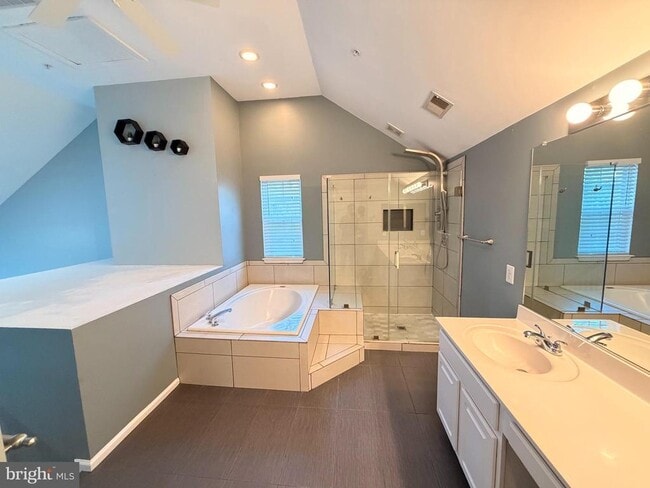 Building Photo - 2509 William Taft Ct