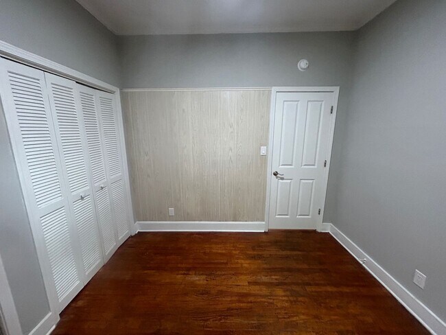 Building Photo - Historic Cayce/West Columbia Affordable  Duplex