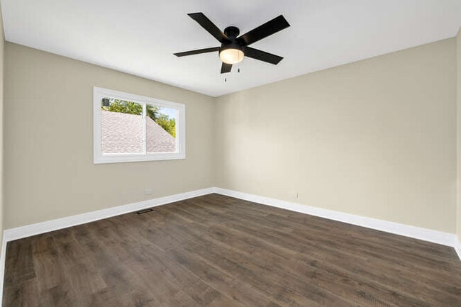 Building Photo - 0N148 Silverleaf Blvd