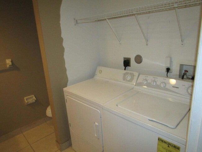 Building Photo - 2212 White Pine Cir