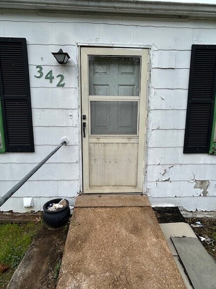 Building Photo - 342 S Dade Ave