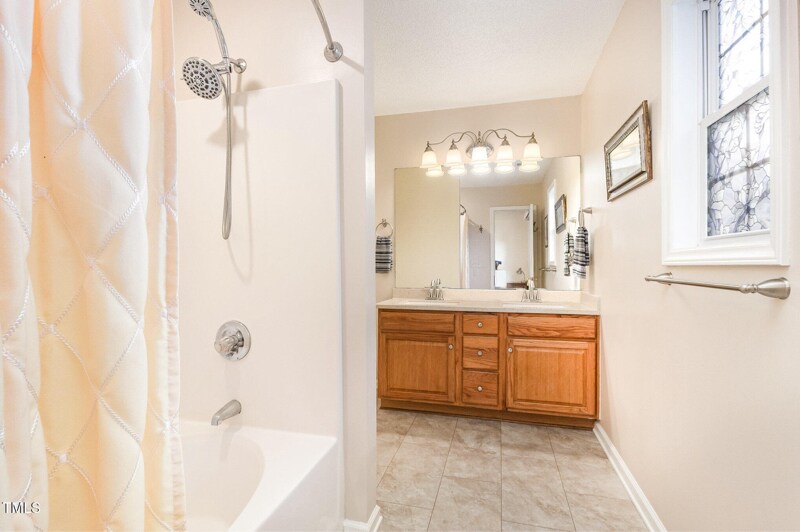 Building Photo - 105 Fox Den Ct