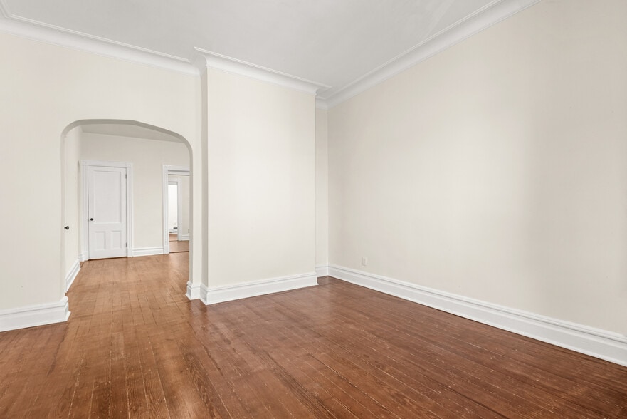 Building Photo - 711 6th St