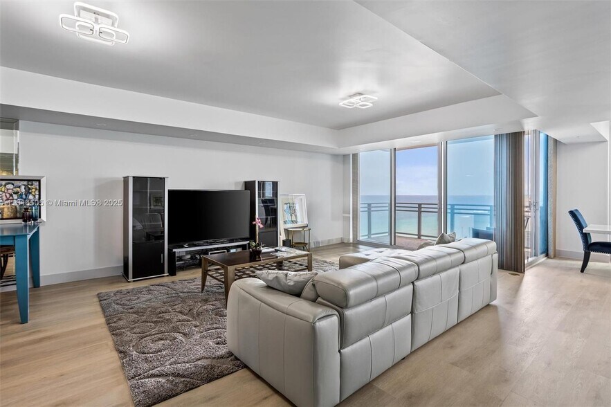 Building Photo - 3535 S Ocean Dr