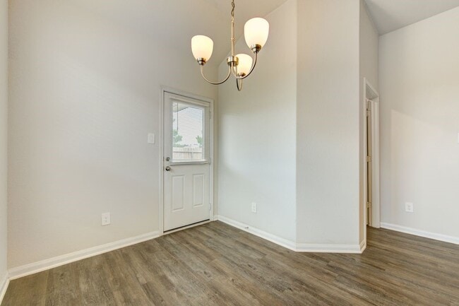 Building Photo - 14469 Sugar Pines Dr
