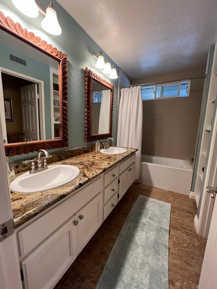 Building Photo - 903 Rivertree Dr