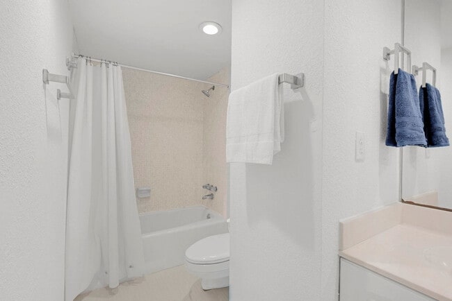 Building Photo - 4001 S Ocean Dr