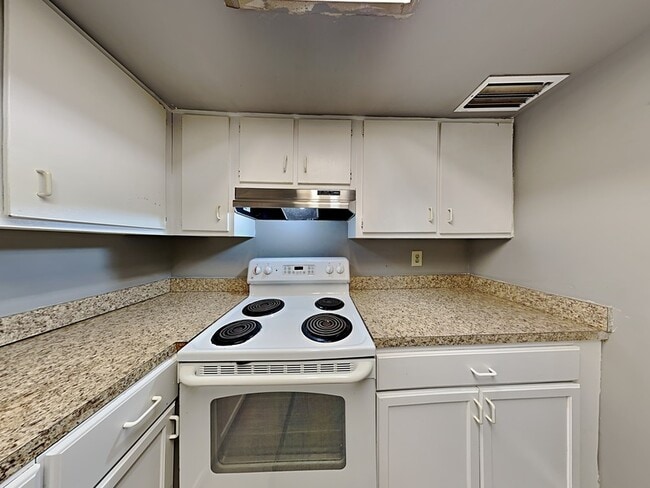 Building Photo - 476 Banyon Tree Cir