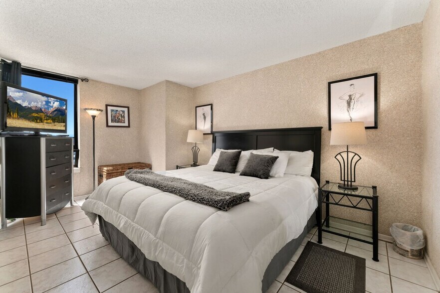 Building Photo - 1020 16th St Mall