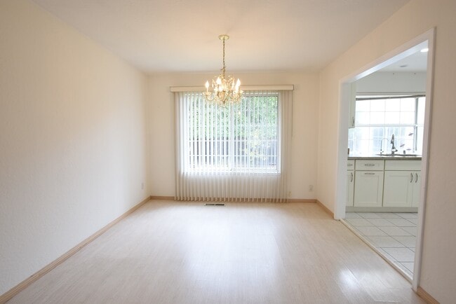 Building Photo - Remodeled & Spacious West San Jose 5 Bedroom 3 Bath Home