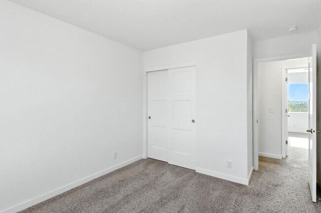 Building Photo - Near Lake Flanagan