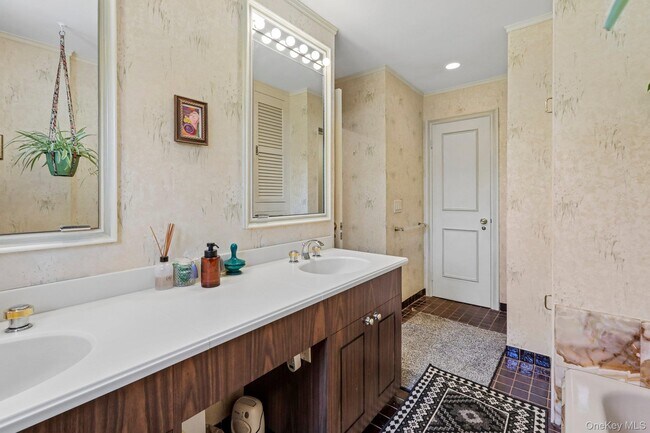 Building Photo - 181 Finmor Dr