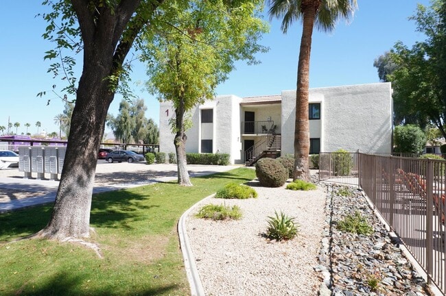 Building Photo - 10444 N 69th St