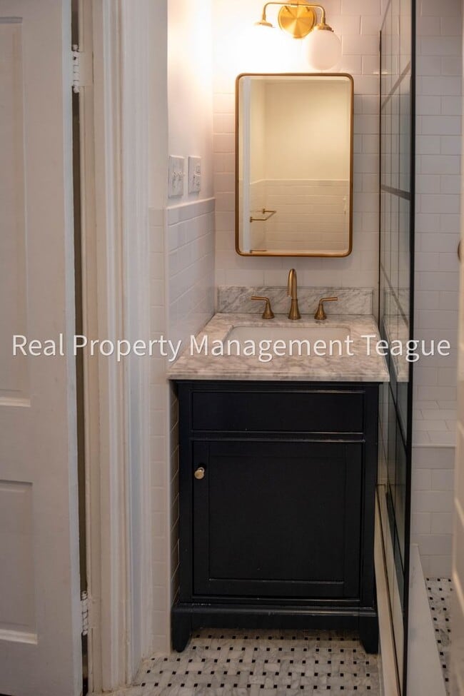 Building Photo - Beautiful Brownstone !