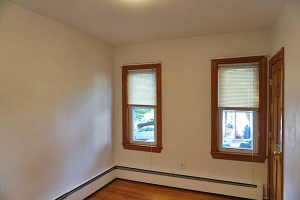 Building Photo - 252 River St