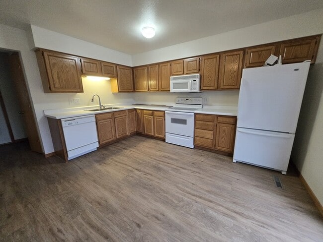 Building Photo - Prairie Townhomes