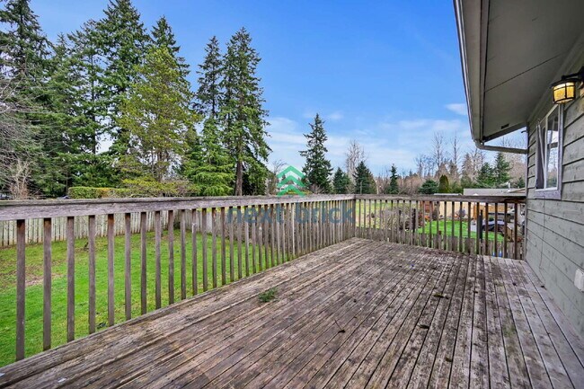 Building Photo - Beautiful remolded Single-family house