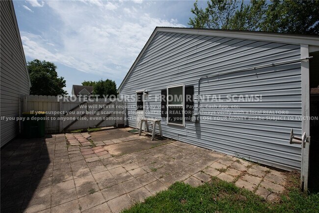 Building Photo - 2102 Blueberry Ln