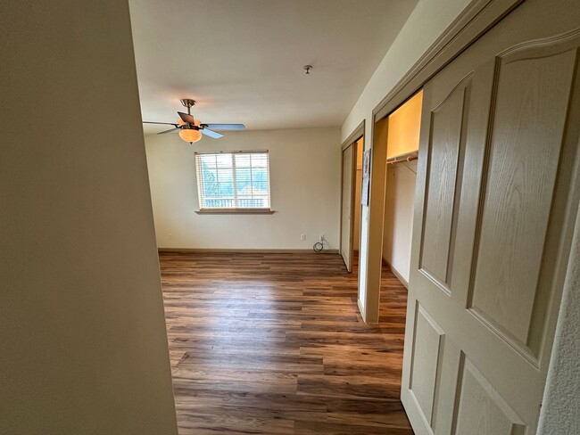 Building Photo - Beautiful 3 Bedroom 2.5 Bathroom House in ...