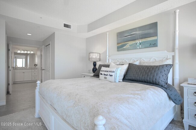 Building Photo - 1045 Jimmy Buffett Mem Hwy